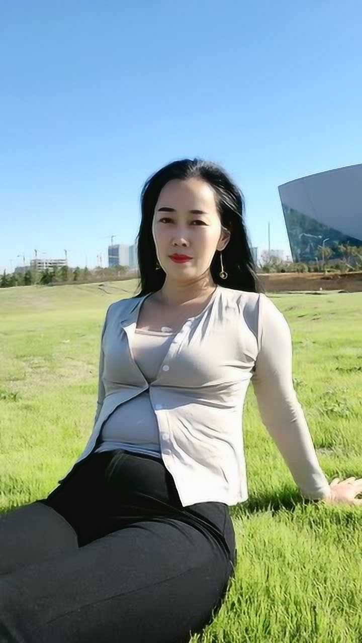 丰满的40岁女人照片图片