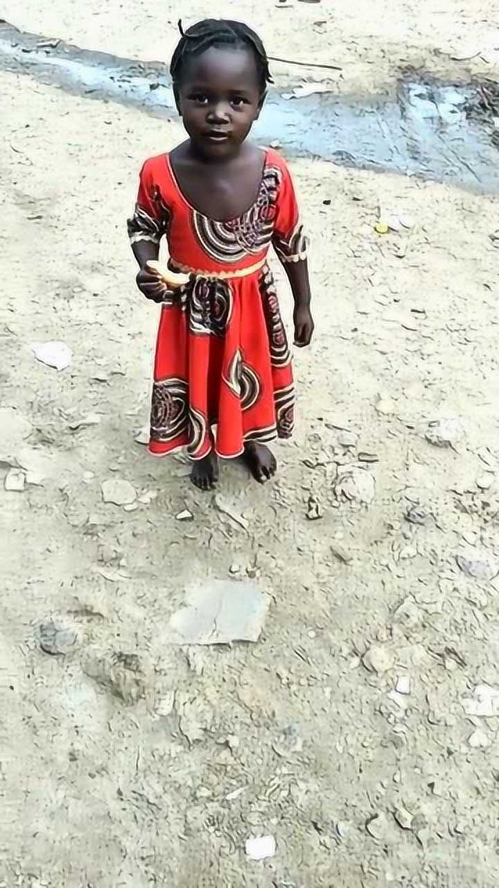 这个小黑娃挺漂亮的就是不爱说话