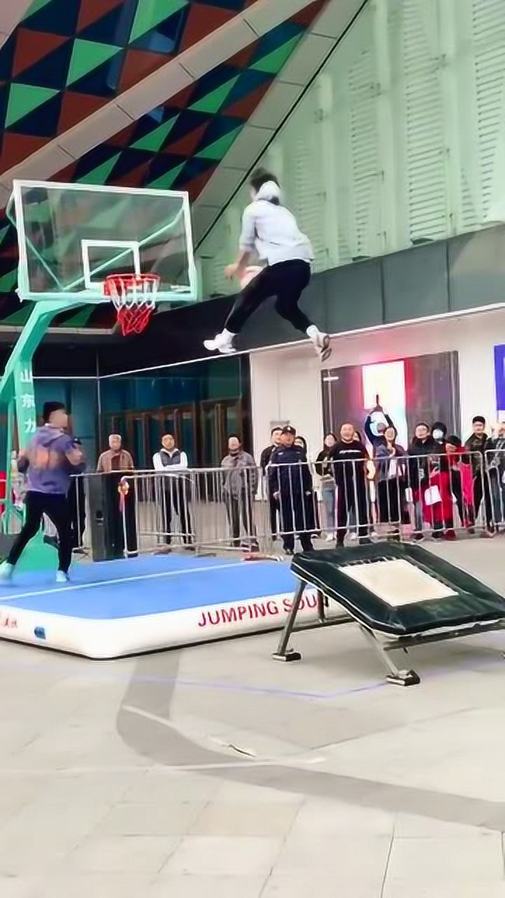 高手在民间街头篮球高手表现逆天扣篮太牛了