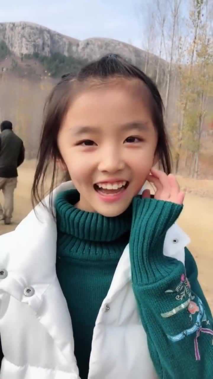 长得像刘亦菲的小女孩来拍戏了,这小演员真可爱,感觉日后会火的