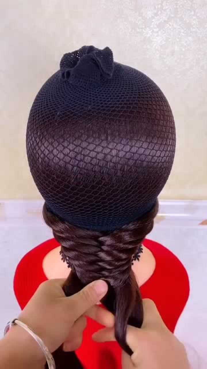 坐月子的女人头发这样扎,一个月不梳不洗一样不会乱