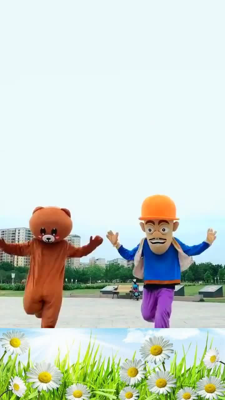 皮皮熊和光头强秀舞蹈跳传说中的二百舞