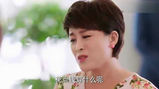 富二代把后妈的卡都刷爆了,后妈这个表情搞笑咧,有钱真好