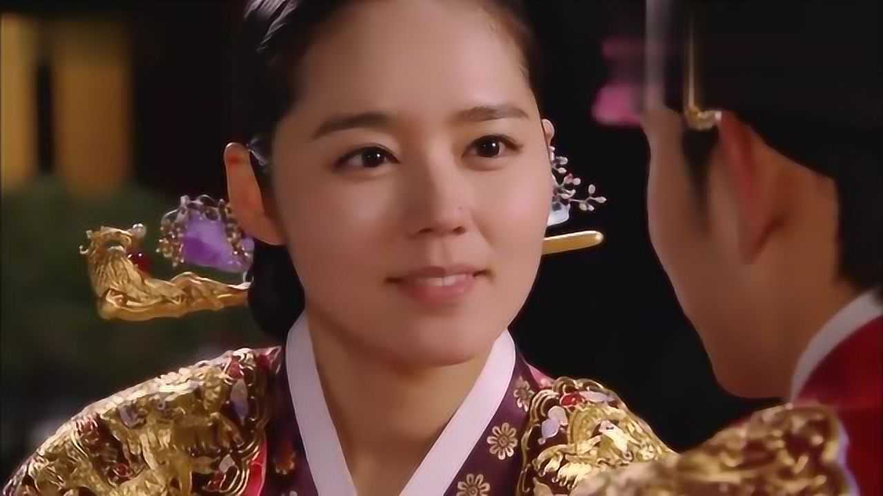 拥抱太阳的月亮烟雨当上了王后与王上幸福地在一起生活