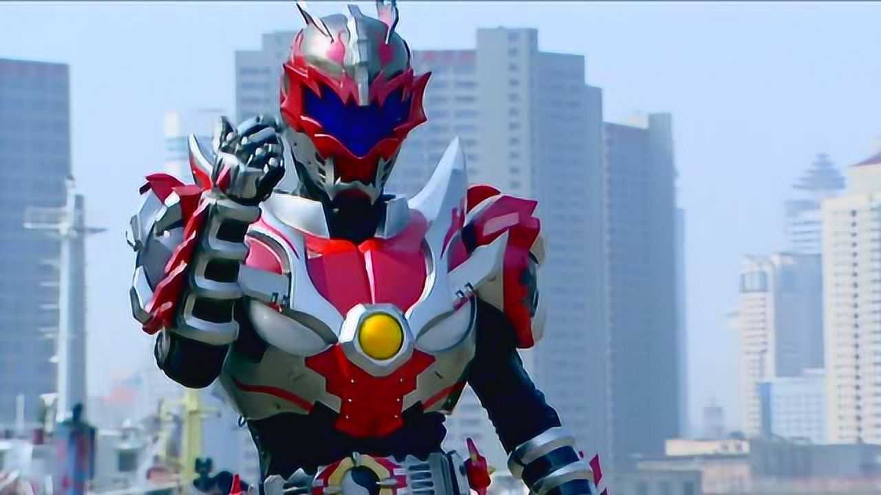 铠甲勇士铠传:风鹰侠和黑犀侠正在对战,炎龙侠突然闪出来