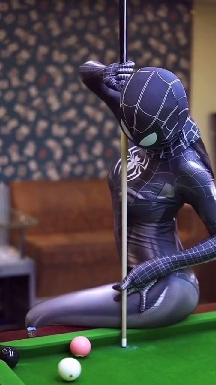 蜘蛛女侠向你们展示台球弧线,惊艳到了吗