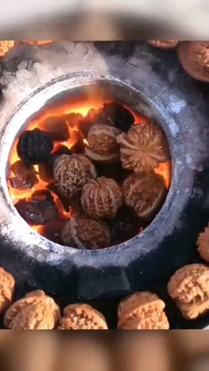 败家子烧文玩核桃他一边烧一边哭泣其中有何缘故