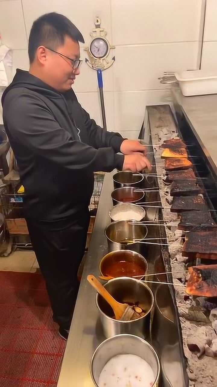 8千一月请的烤串师傅,这技术,让我给涨到一万!