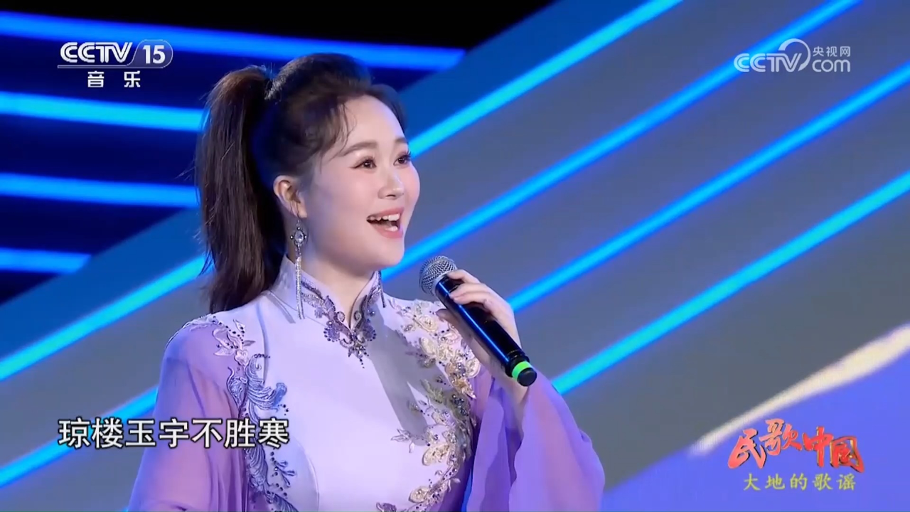周彬演唱《九莲灯与编花篮》,民歌交织非遗魅力,灯影花篮共舞中原风情