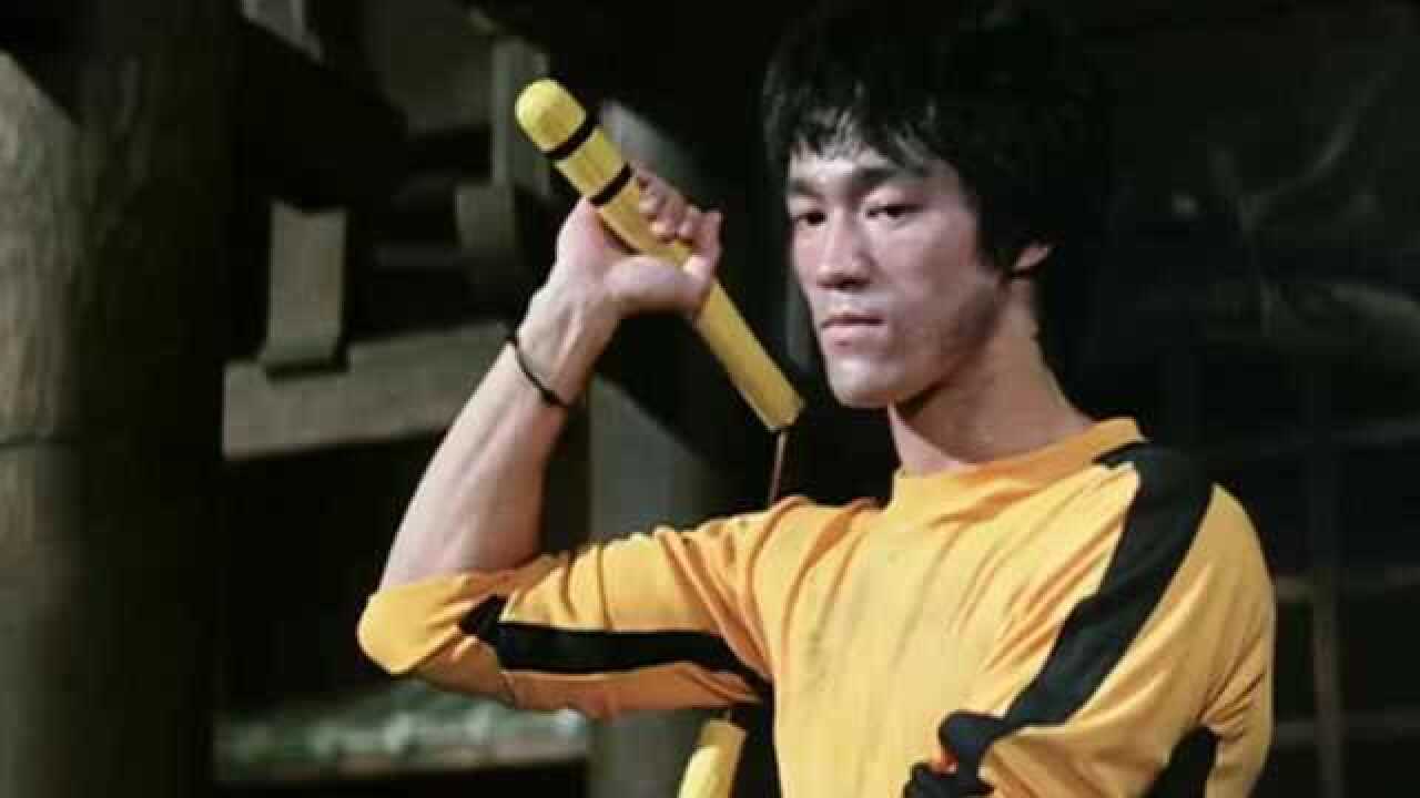 棍王伊诺山度守塔,李小龙来挑战,双节棍对决太精彩!_腾讯视频