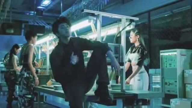 蔡徐坤《YOUNG》MV,超强的视觉听觉盛宴