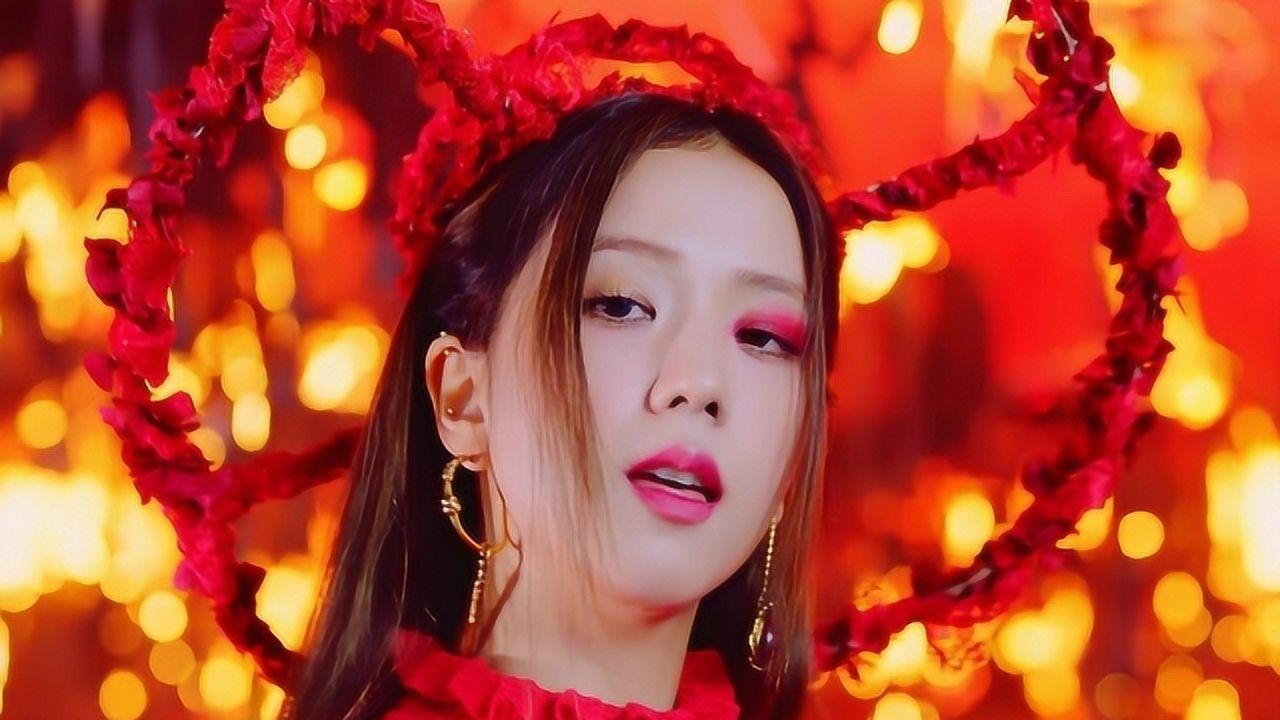 好喜欢jisoomv里的一身红裙太美了