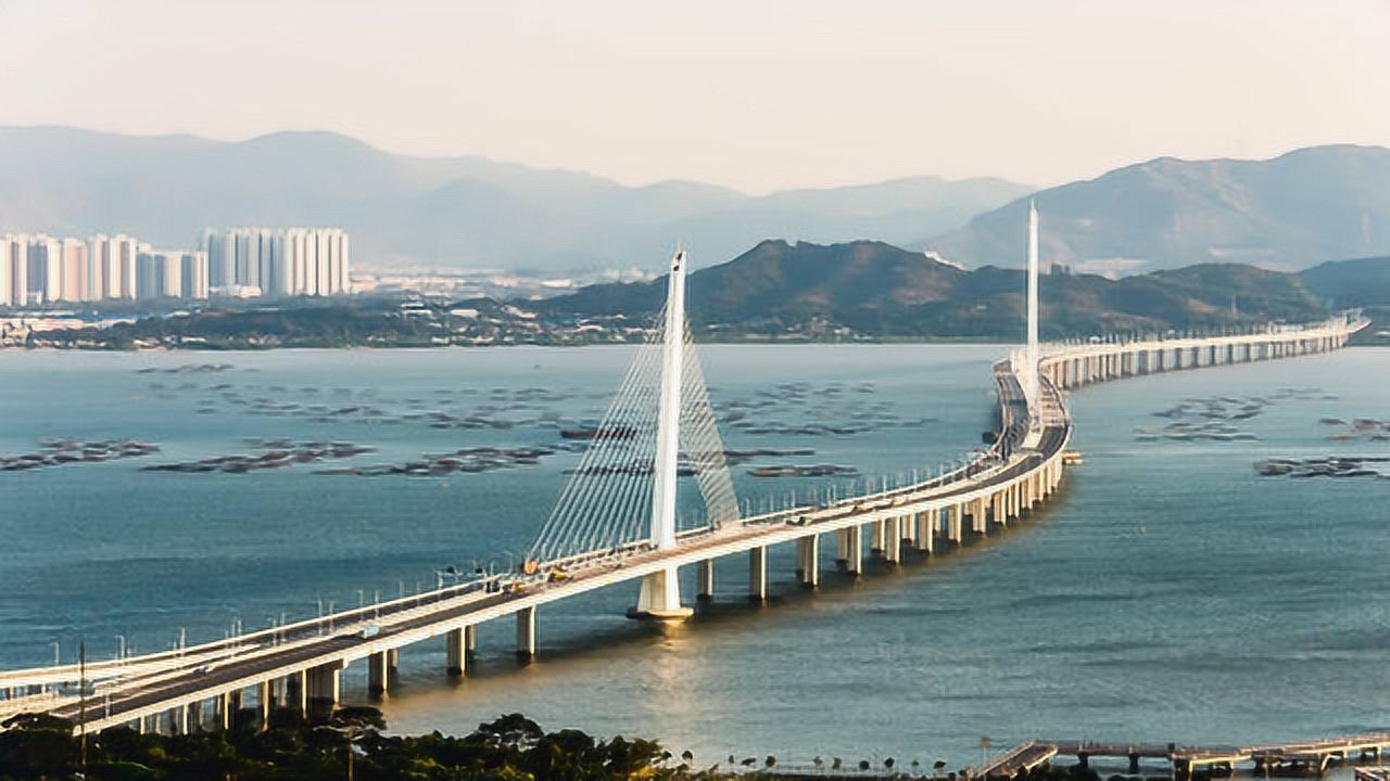 4k航拍深圳湾大桥,内地到香港海上高速公路通道,跨海大桥太壮观