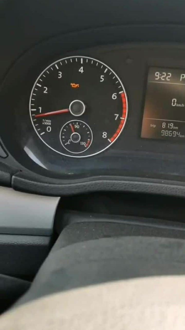 大众机油灯常亮并不是车坏了,可以用我这个方法试一下,非常简单