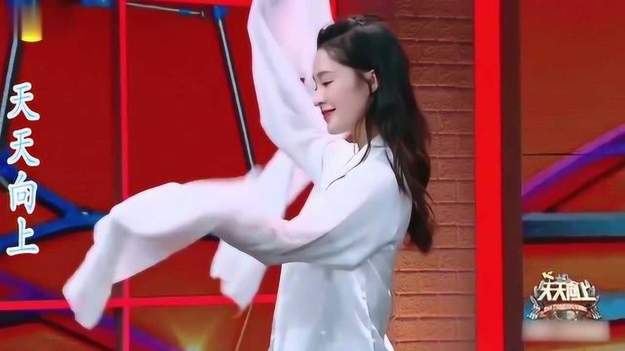 王一博跳舞合集李沁跳舞王一博全程在笑与关晓彤跳舞cp感超爆