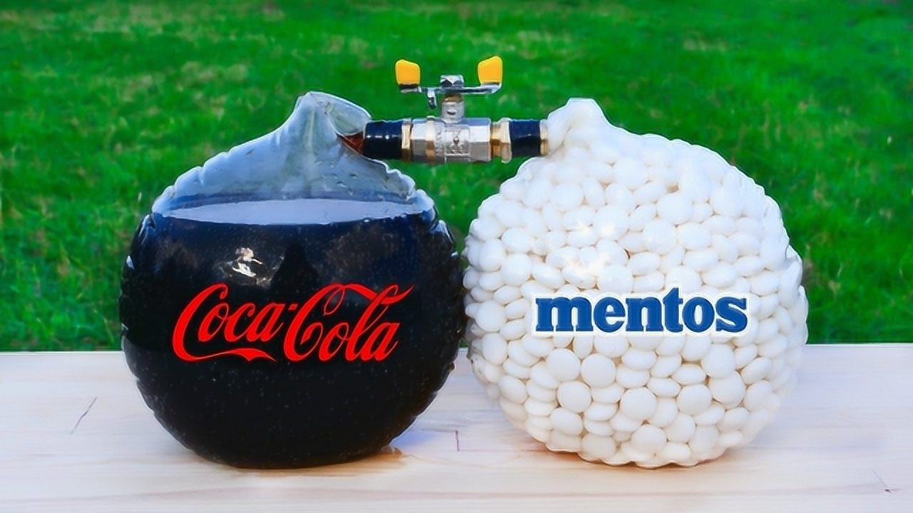 用阀门连接曼妥思和可乐,打开开关瞬间过瘾了!反应激烈太猛了