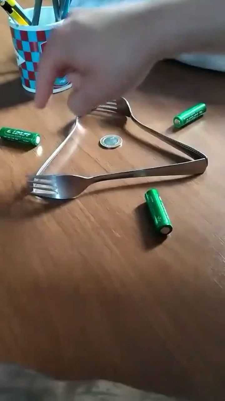 磁悬浮硬币!磁场的反作用力,会让硬币悬浮