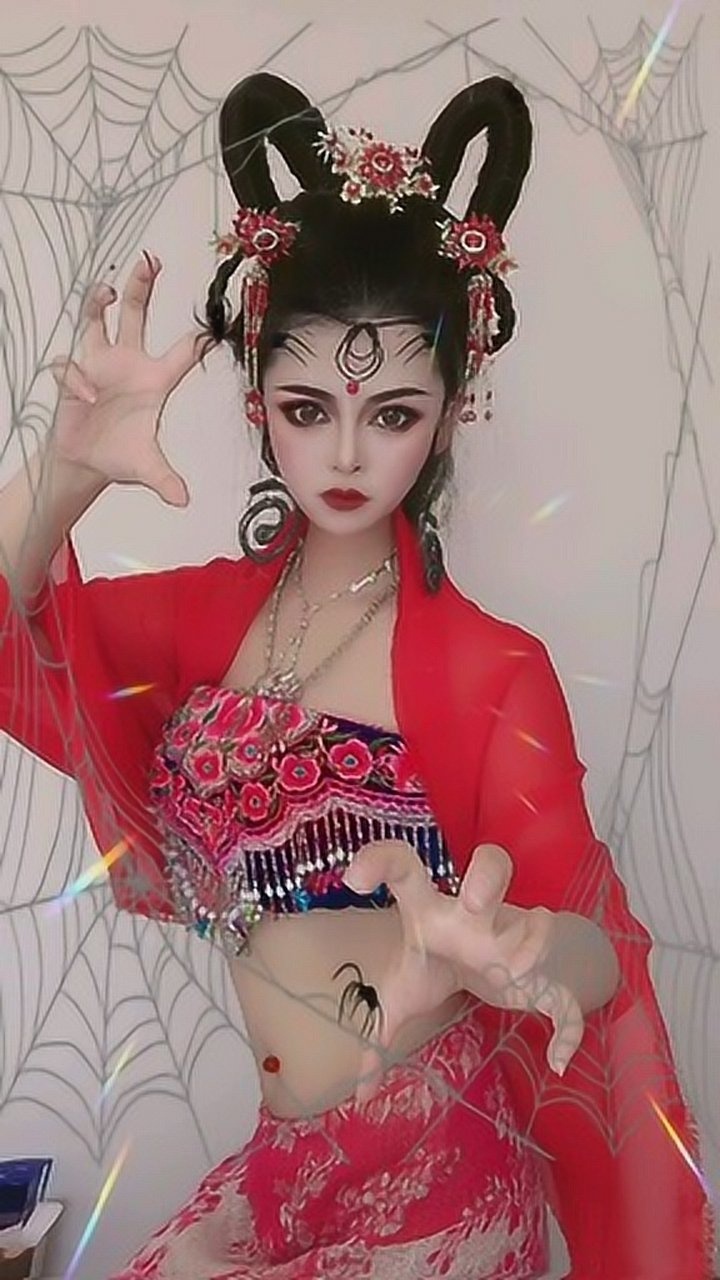 美女就地取材cos的西游记蜘蛛精,真有才!