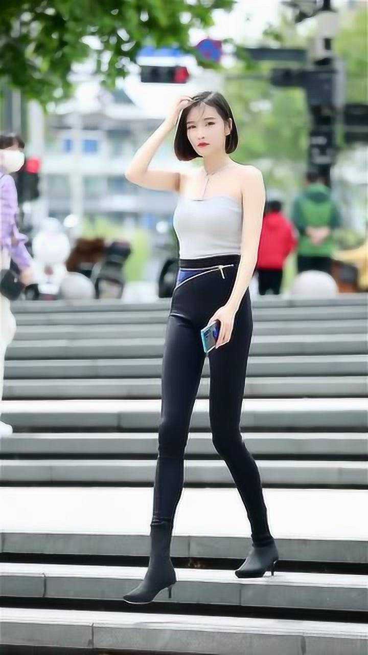 爱穿紧身裤的小姐姐,是不是显得帅气又干练,是你喜欢的类型吗