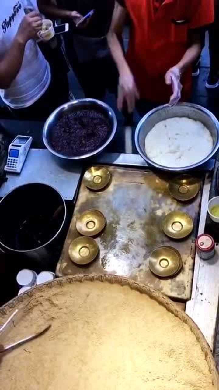 中国特色小吃三响炮不但可以吃还可以看表演