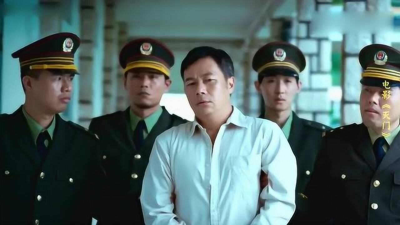 电影《灭门》:男子被执行枪决,连头套都没有,整个人都吓丢了魂