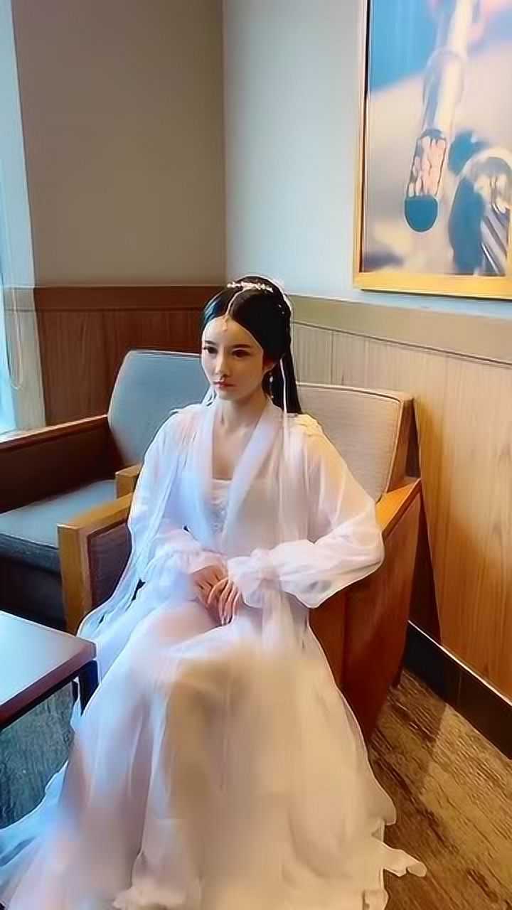 小伙制作美女蜡像,请来本人倒模,简直栩栩如生!