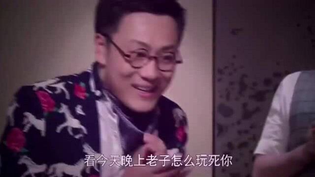 美女这身材太棒了,穿着性感睡衣,猥琐男心动了