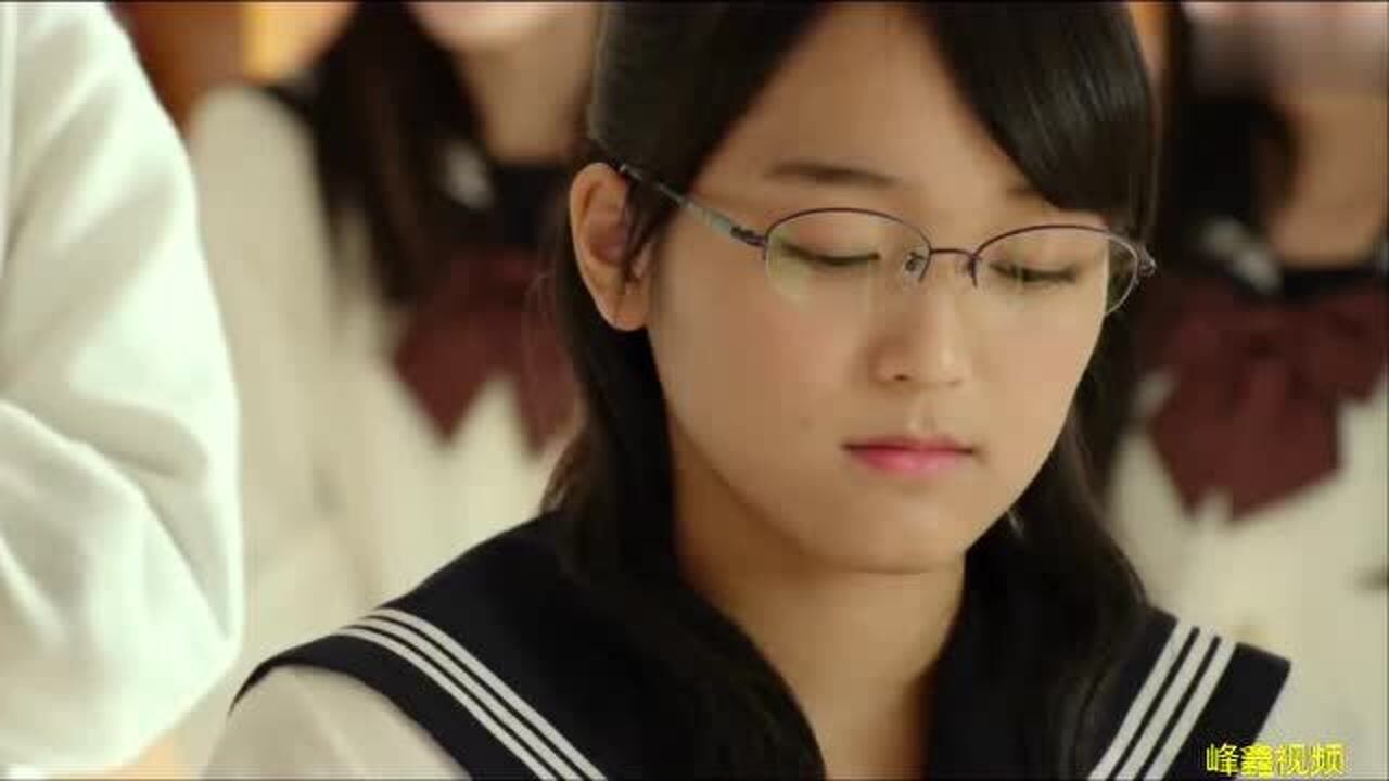 被男人附身的女孩们，行为都变得不知羞了，看得我也想附身_高清