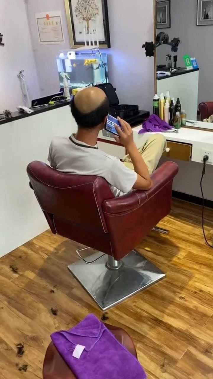 程序员22岁就拥有地中海发型常人很难做到