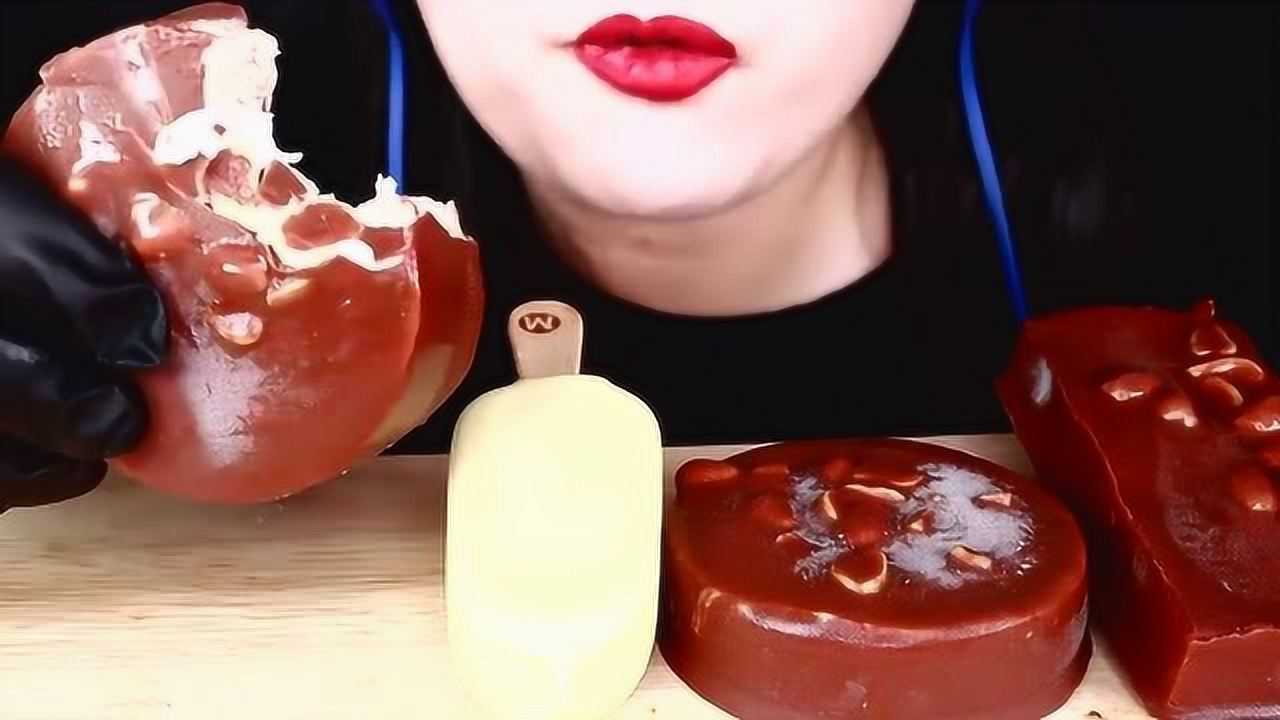 吃播韩国大胃王小姐姐吃脆皮雪糕表皮酥脆内心绵密