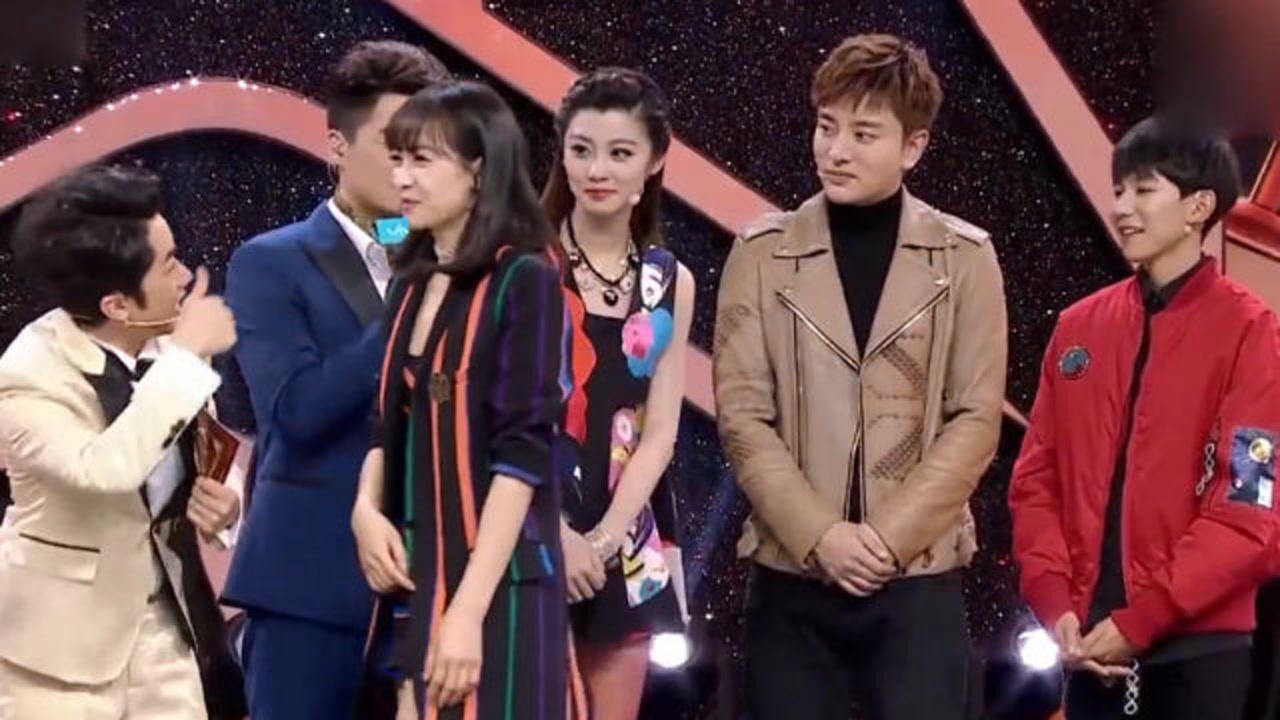 王牌女郎费费登场肤白貌美大长腿颜值完全不输宋茜