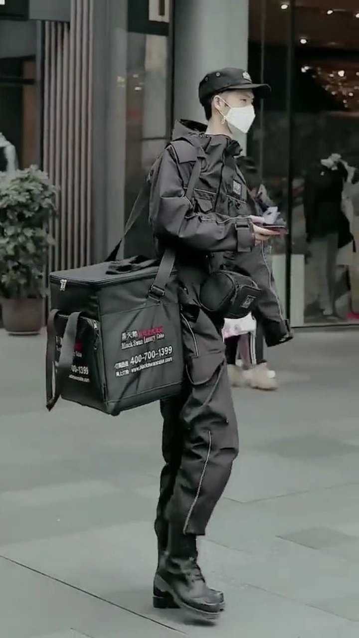 黑天鹅外卖员身高在180以上必须会双语