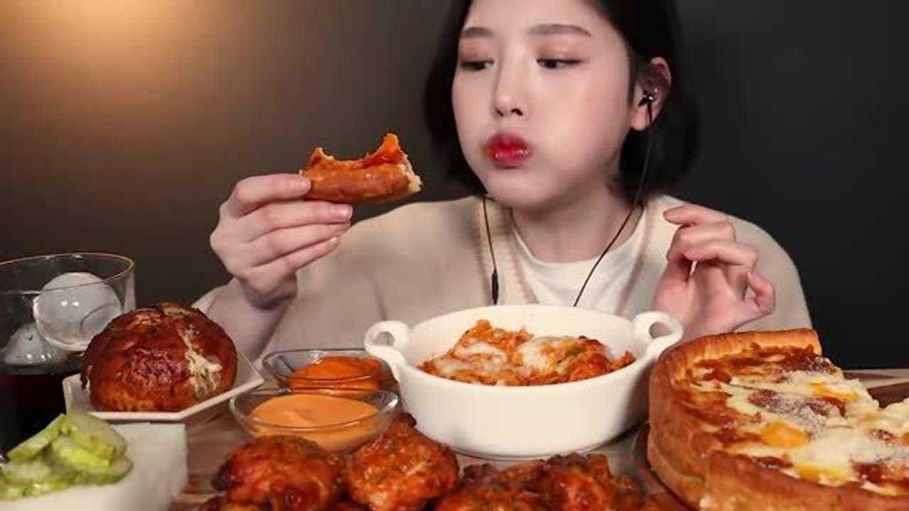 声控吃播狂吃各种爆辣食物看着过瘾