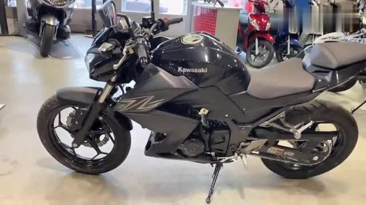 川崎z300到店实拍双缸引擎配备abs
