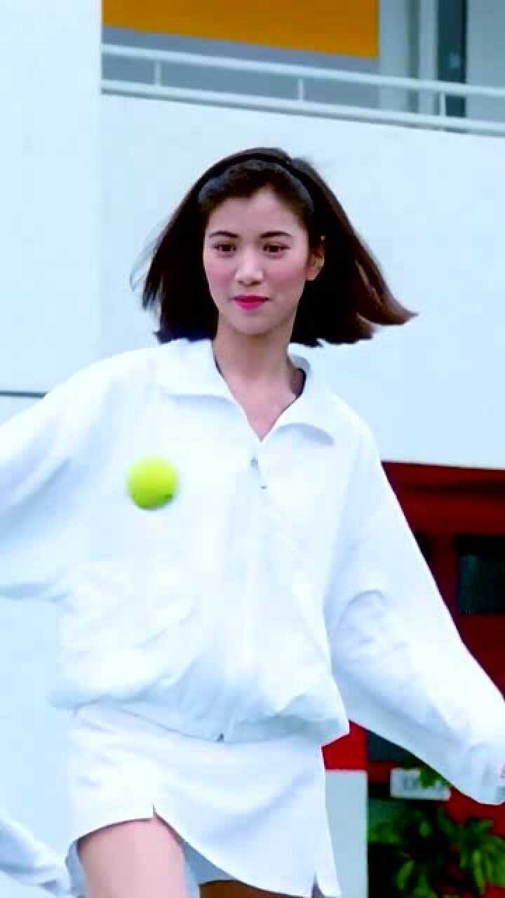 袁咏仪打网球的那瞬美爆了这是什么神仙颜值