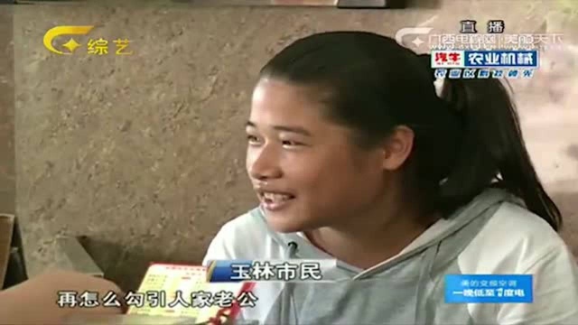 小三插足他人婚姻,被原配带人当街殴打,扯掉衣服猛踹下体