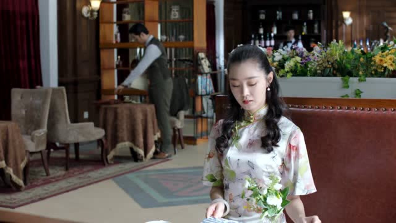 小楼又东风吕晗芝的行为让吴先生感到奇怪
