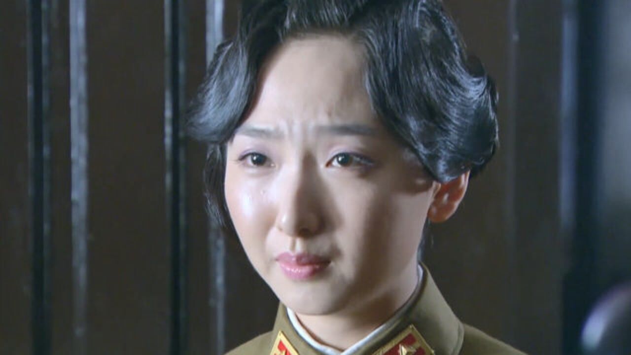 速看《狐影》第30集: 朱莉娜上演苦情戏, 狐队员用乔曼做诱饵_高清