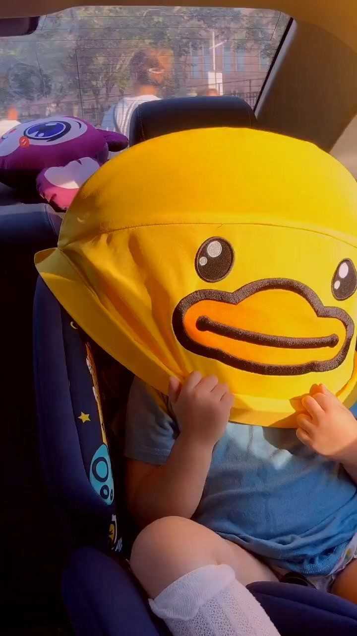 跟风ing画画的baby蹦蹦和蜜糖一家boge