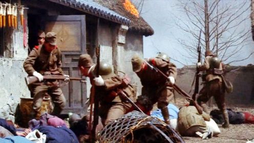 战争片：日本鬼子屠杀村民，老人小孩都不放过，被八路军打跑