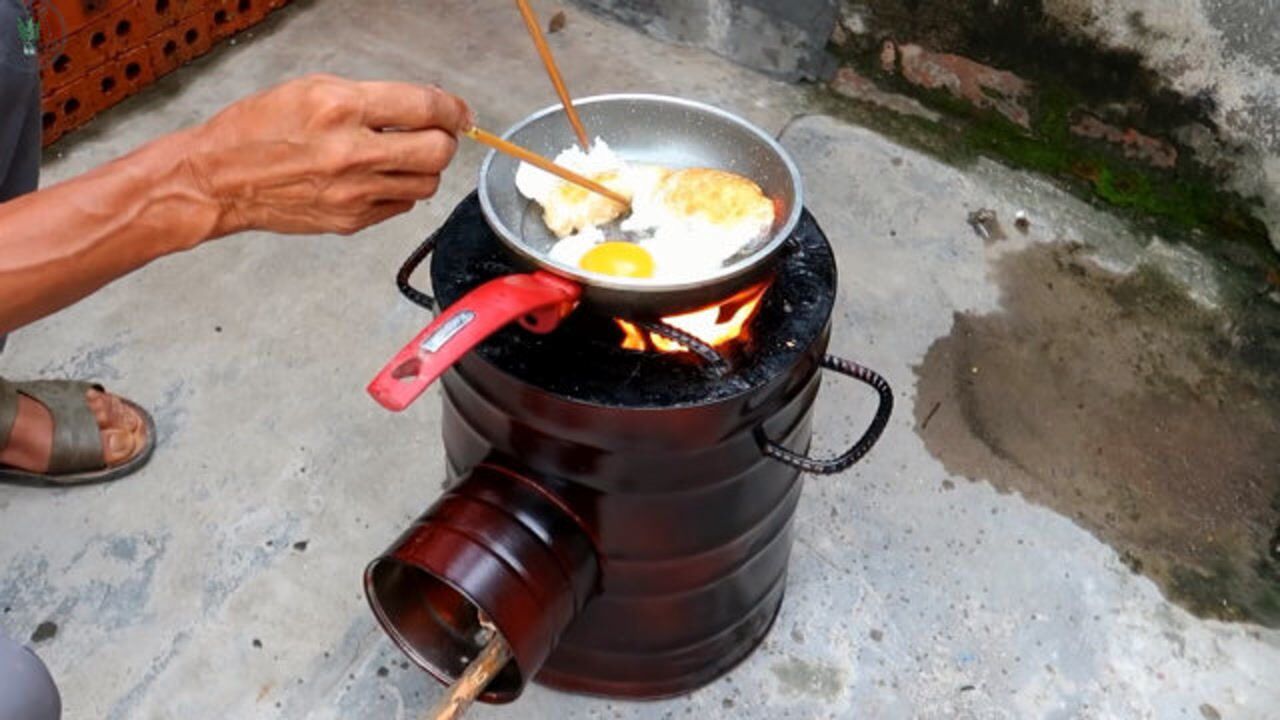 用铁桶和水泥制作直筒炉子,有效防止水泥爆裂,而且可以随意搬运