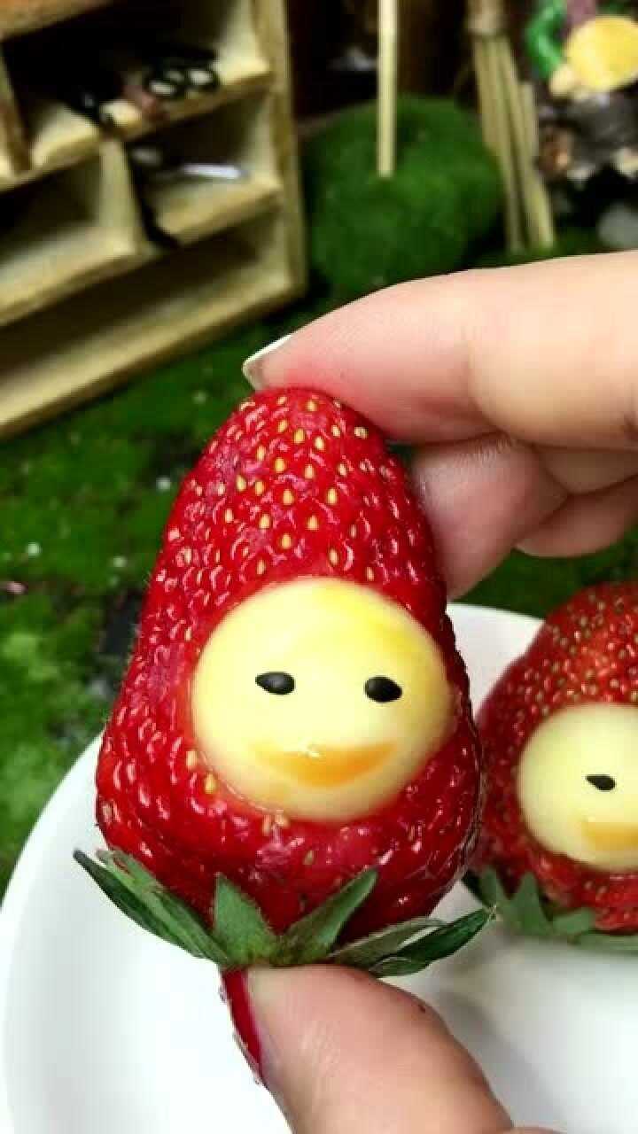 草莓娃娃,有木有被萌到