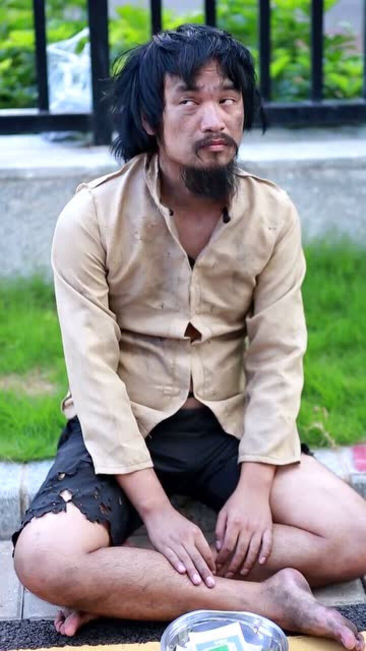 不抽烟不喝酒不打牌的男人会混成什么样看看这个乞丐就知道了