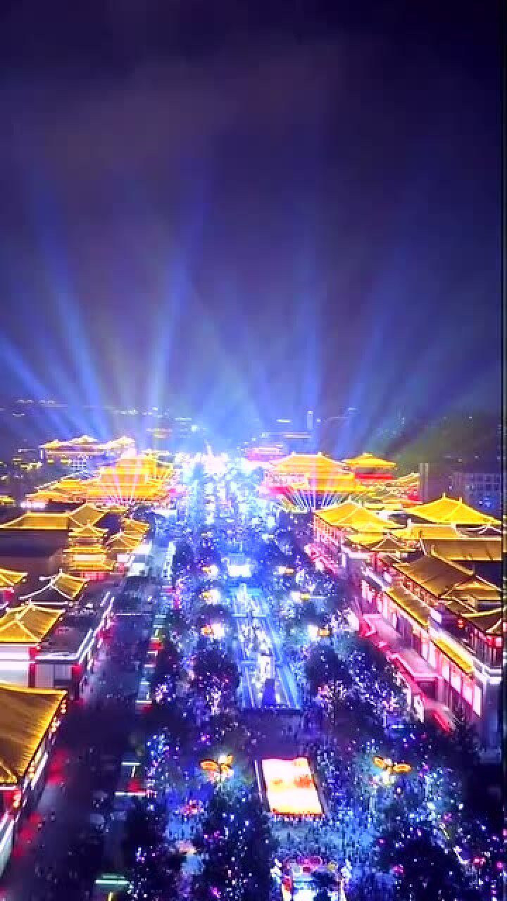 航拍西安不夜城灯火辉煌光彩夺目仿佛一夜梦回大唐盛世