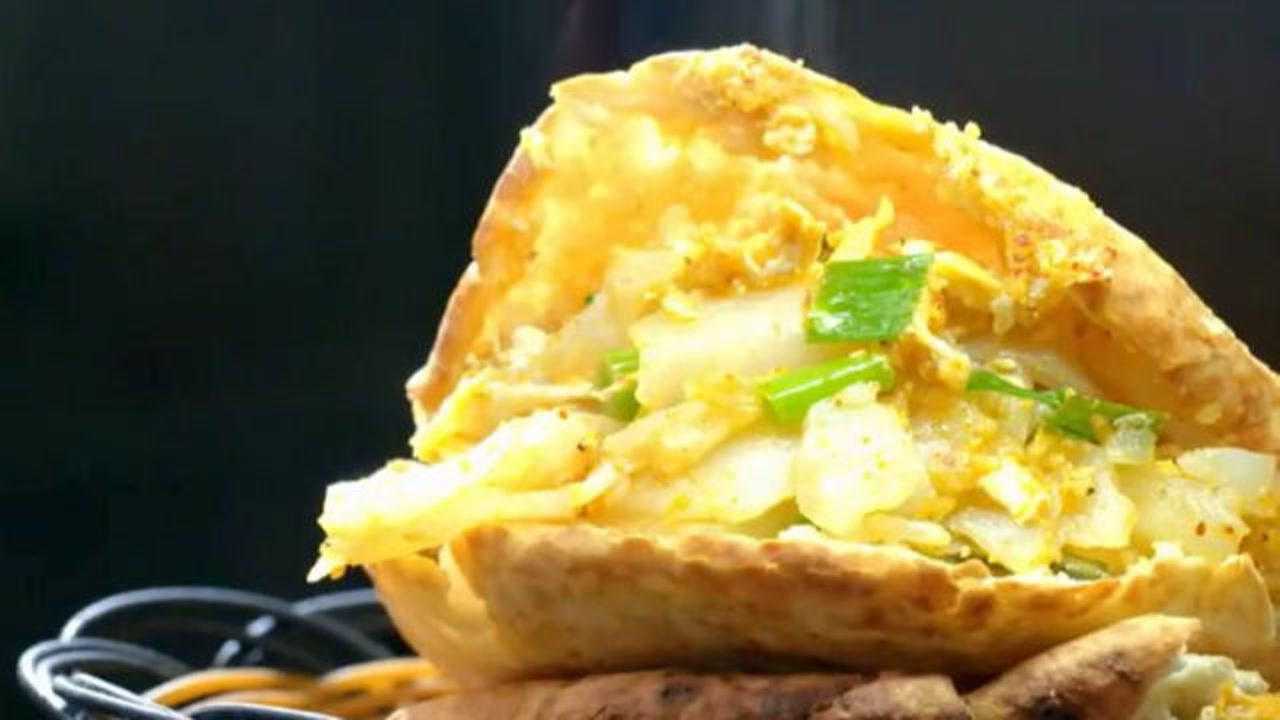 早餐中国:河南灵宝小吃石子馍夹凉粉