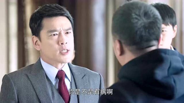 小伙寸步不离盯梢总裁,哪料最后都快把总裁逼疯了,这令人窒息的操作!