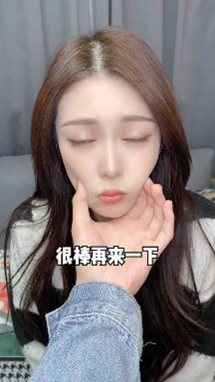 女生吐舌头的样子是最可爱的!