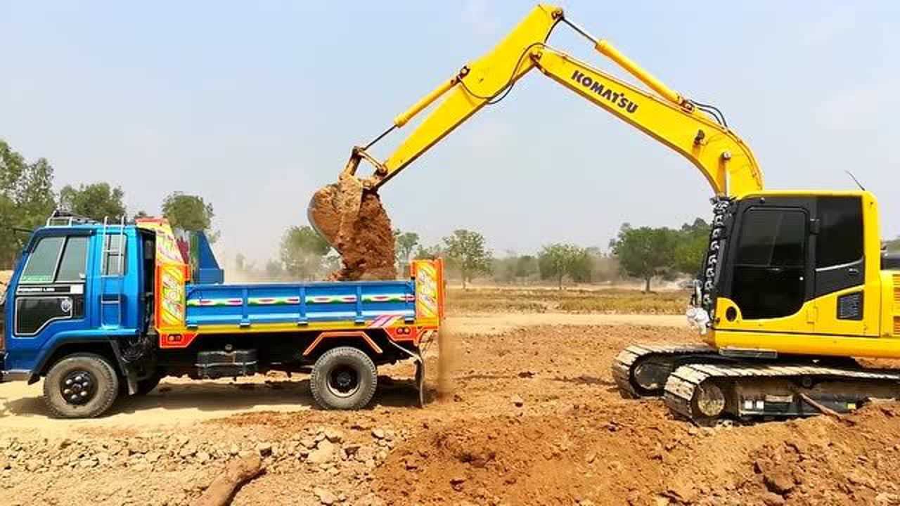 工地实拍,小松pc130挖掘机挖土装车