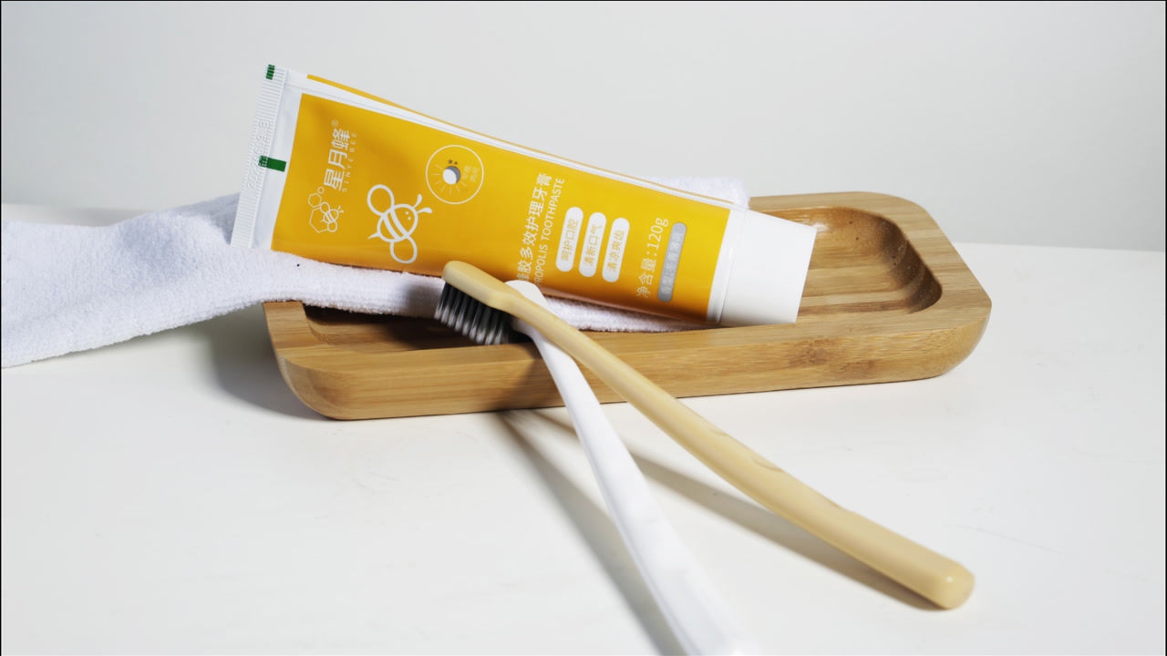 星月蜂蜂胶多效护理牙膏介绍