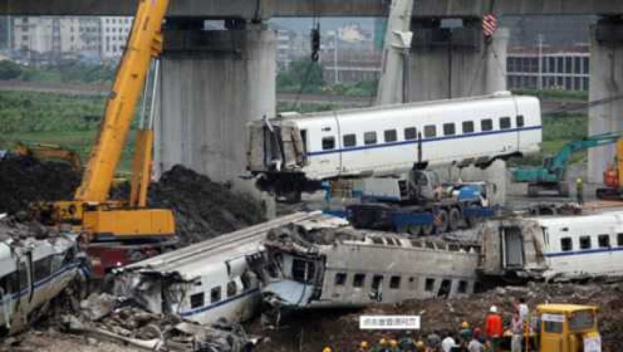 723温州动车特大事故动车组列车高速追尾40人当场遇难